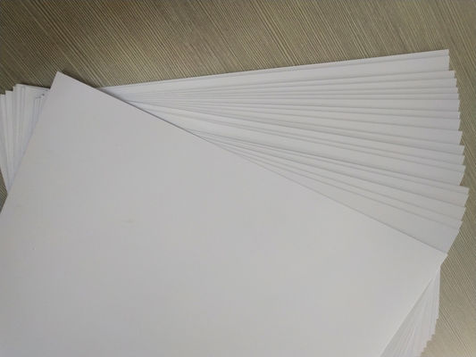 Vật liệu thẻ PVC in bấm với các đường cắt và vị trí
