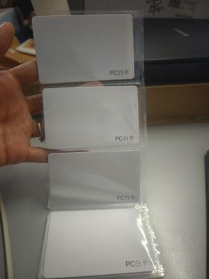 Tấm polycarbonate nhiều lớp chống ẩm, không tráng keo hai mặt để sử dụng bề mặt