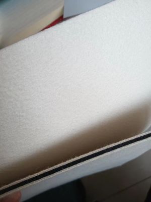 Đệm lót thoải mái bằng nỉ cán thẻ thông minh với lớp hoàn thiện bề mặt bằng len và vật liệu giữa bằng gel silica đen