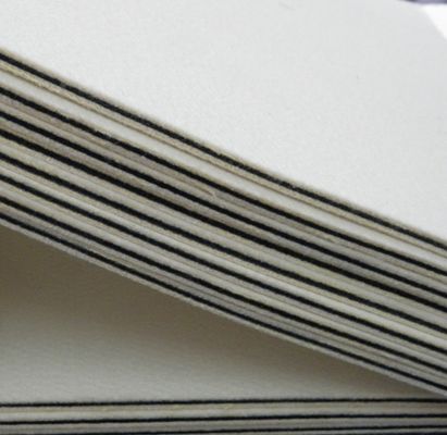 Đệm lót thoải mái bằng nỉ cán thẻ thông minh với lớp hoàn thiện bề mặt bằng len và vật liệu giữa bằng gel silica đen