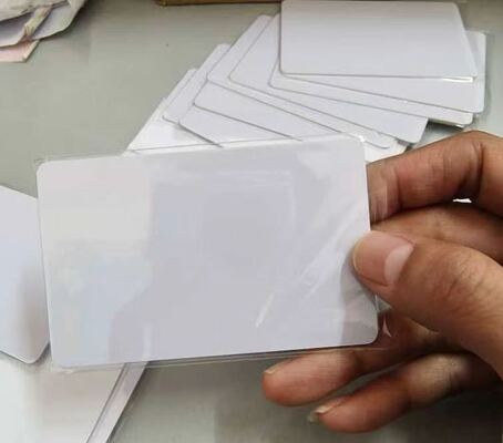 Bảng PVC có thể in bằng tia mực màu trắng để sản xuất thẻ nhựa