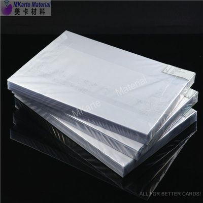 Phim Lớp phủ Pvc có độ bám dính cao Không thay đổi màu sắc đối với Thẻ Smard dán